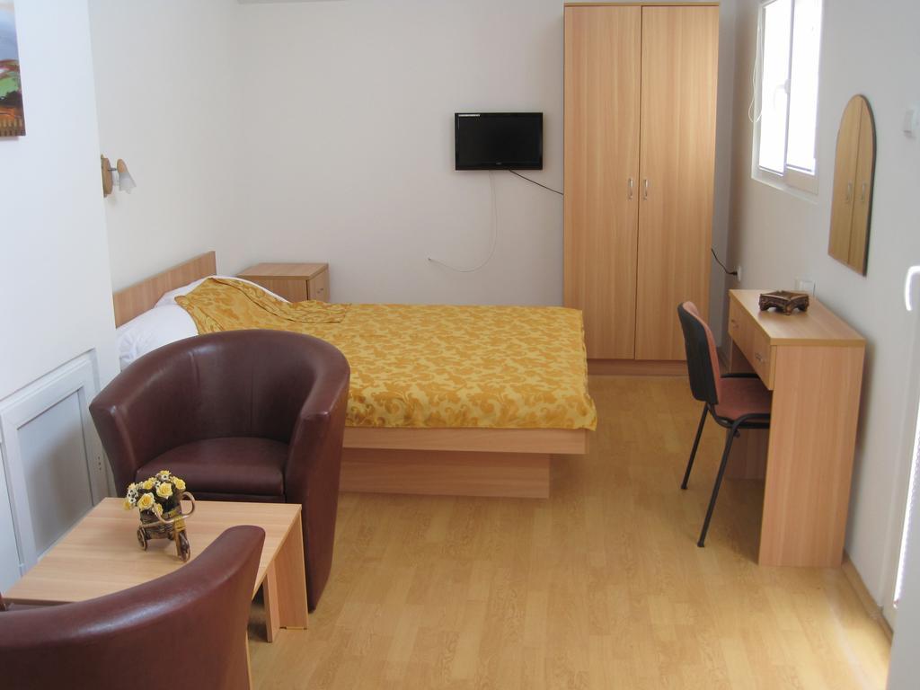 Motel Livija Petrovec Exterior photo